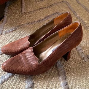 Prevata Women’s Brown pump